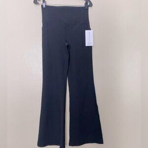 NWT-Athleta Salutation Stash Black Ribbed Flare Size Medium